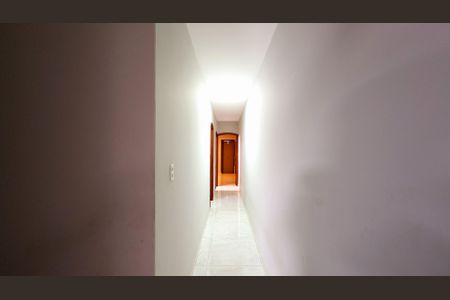 Casa à venda com 280m², 4 quartos e 2 vagas Casa à venda com 280m², 4 quartos e 2 vagasCorredor