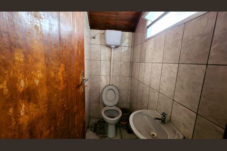 Casa à venda com 280m², 4 quartos e 2 vagas Casa à venda com 280m², 4 quartos e 2 vagasLavabo