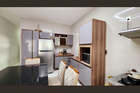 Casa à venda com 280m², 4 quartos e 2 vagas Casa à venda com 280m², 4 quartos e 2 vagasCozinha