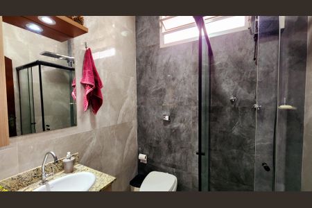 Casa à venda com 280m², 4 quartos e 2 vagas Casa à venda com 280m², 4 quartos e 2 vagasBanheiro