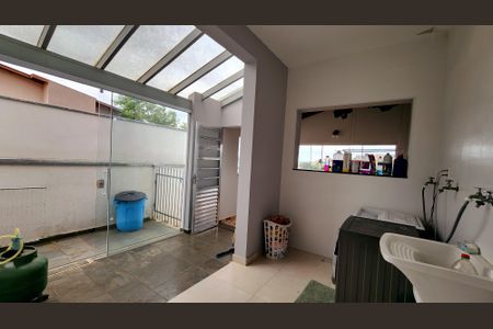 Casa à venda com 280m², 4 quartos e 2 vagas Casa à venda com 280m², 4 quartos e 2 vagasÁrea de Serviço