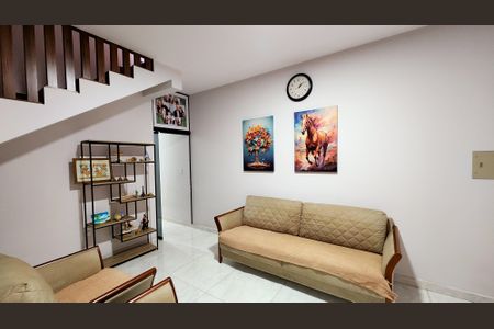 Casa à venda com 280m², 4 quartos e 2 vagas Casa à venda com 280m², 4 quartos e 2 vagasSala