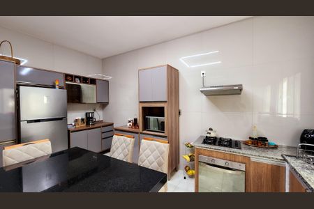 Casa à venda com 280m², 4 quartos e 2 vagas Casa à venda com 280m², 4 quartos e 2 vagasCozinha