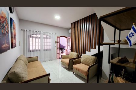 Casa à venda com 280m², 4 quartos e 2 vagas Casa à venda com 280m², 4 quartos e 2 vagasSala