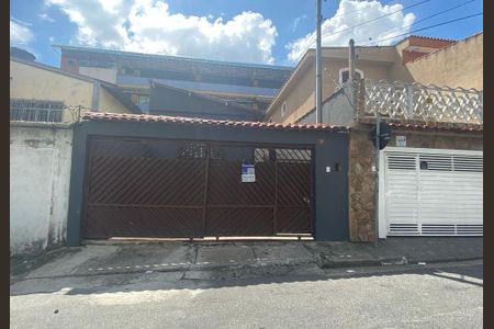 Casa à venda com 100m², 2 quartos e 2 vagas Casa à venda com 100m², 2 quartos e 2 vagasFachada + placa