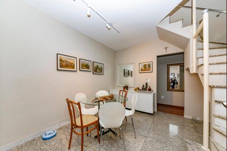 Apartamento à venda com 210m², 4 quartos e 3 vagas Apartamento à venda com 210m², 4 quartos e 3 vagasSala 1