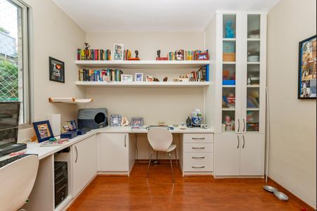 Apartamento à venda com 210m², 4 quartos e 3 vagas Apartamento à venda com 210m², 4 quartos e 3 vagasQuarto 2