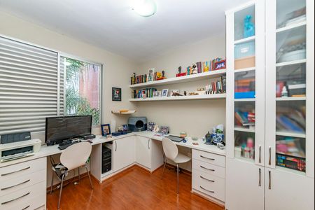 Apartamento à venda com 210m², 4 quartos e 3 vagas Apartamento à venda com 210m², 4 quartos e 3 vagasQuarto 2