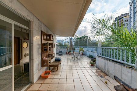 Apartamento à venda com 210m², 4 quartos e 3 vagas Apartamento à venda com 210m², 4 quartos e 3 vagasÁrea Externa