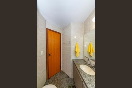 Apartamento à venda com 210m², 4 quartos e 3 vagas Apartamento à venda com 210m², 4 quartos e 3 vagasBanheiro Social 1