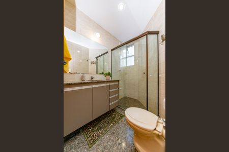 Apartamento à venda com 210m², 4 quartos e 3 vagas Apartamento à venda com 210m², 4 quartos e 3 vagasBanheiro Social 1