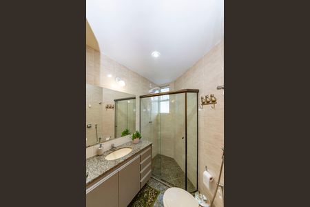 Apartamento à venda com 210m², 4 quartos e 3 vagas Apartamento à venda com 210m², 4 quartos e 3 vagasBanheiro Social 1