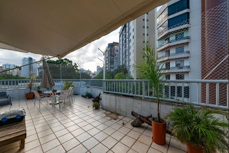 Apartamento à venda com 210m², 4 quartos e 3 vagas Apartamento à venda com 210m², 4 quartos e 3 vagasÁrea Externa