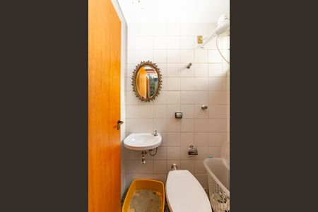 Apartamento à venda com 210m², 4 quartos e 3 vagas Apartamento à venda com 210m², 4 quartos e 3 vagasBanheiro de Serviço