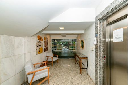 Apartamento à venda com 210m², 4 quartos e 3 vagas Apartamento à venda com 210m², 4 quartos e 3 vagasÁrea comum - Hall de entrada