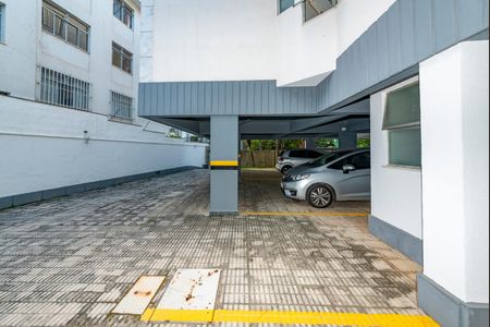 Apartamento à venda com 210m², 4 quartos e 3 vagas Apartamento à venda com 210m², 4 quartos e 3 vagasÁrea comum - Garagem