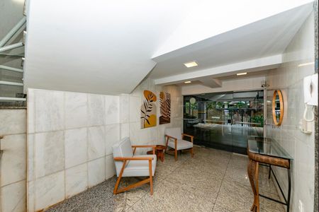 Apartamento à venda com 210m², 4 quartos e 3 vagas Apartamento à venda com 210m², 4 quartos e 3 vagasÁrea comum - Hall de entrada