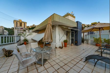 Apartamento à venda com 210m², 4 quartos e 3 vagas Apartamento à venda com 210m², 4 quartos e 3 vagasÁrea Externa