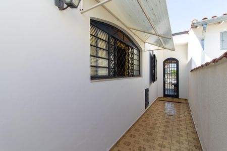 Casa à venda com 195m², 4 quartos e 2 vagasCorredor