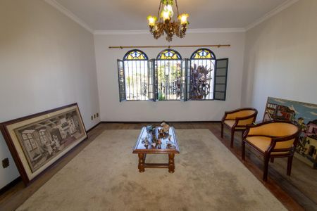 Casa à venda com 195m², 4 quartos e 2 vagasSala