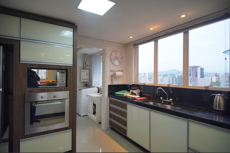 Apartamento à venda com 210m², 4 quartos e 2 vagasCozinha