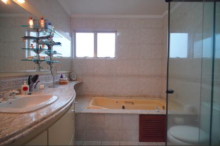 Apartamento à venda com 210m², 4 quartos e 2 vagasBanheiro da Suíte