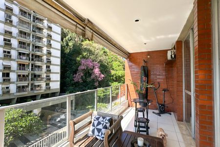 Apartamento à venda com 128m², 2 quartos e 1 vagaVaranda