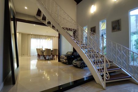 Casa de condomínio à venda com 424m², 5 quartos e 5 vagas Casa de condomínio à venda com 424m², 5 quartos e 5 vagasSala 1