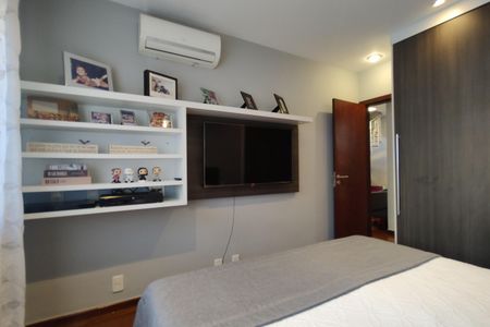 Casa de condomínio à venda com 424m², 5 quartos e 5 vagas Casa de condomínio à venda com 424m², 5 quartos e 5 vagasQuarto 3 - Armários