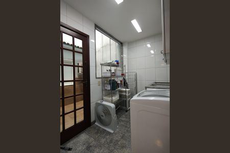 Casa de condomínio à venda com 424m², 5 quartos e 5 vagasÁrea de Serviço