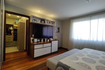 Casa de condomínio à venda com 424m², 5 quartos e 5 vagas Casa de condomínio à venda com 424m², 5 quartos e 5 vagasQuarto 4 - Suíte