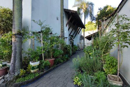 Casa de condomínio à venda com 424m², 5 quartos e 5 vagas Casa de condomínio à venda com 424m², 5 quartos e 5 vagasQuintal