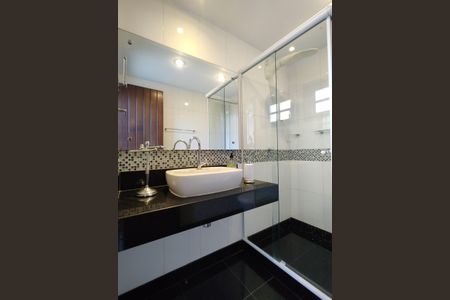 Casa de condomínio à venda com 424m², 5 quartos e 5 vagasBanheiro 2