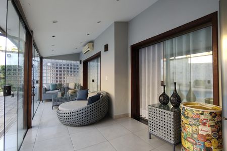 Casa de condomínio à venda com 424m², 5 quartos e 5 vagas Casa de condomínio à venda com 424m², 5 quartos e 5 vagasÁrea gourmet