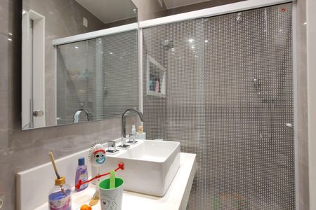 Casa de condomínio à venda com 424m², 5 quartos e 5 vagas Casa de condomínio à venda com 424m², 5 quartos e 5 vagasBanheiro da Suíte 1