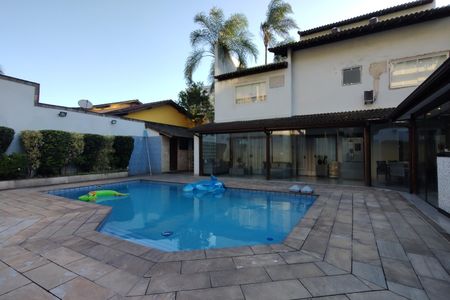 Casa de condomínio à venda com 424m², 5 quartos e 5 vagas Casa de condomínio à venda com 424m², 5 quartos e 5 vagasPiscina