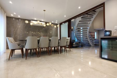 Casa de condomínio à venda com 424m², 5 quartos e 5 vagas Casa de condomínio à venda com 424m², 5 quartos e 5 vagasSala 2