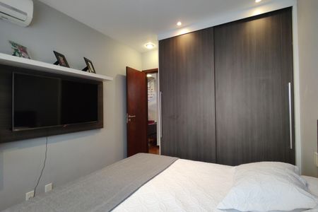 Casa de condomínio à venda com 424m², 5 quartos e 5 vagas Casa de condomínio à venda com 424m², 5 quartos e 5 vagasQuarto 3 - Armários