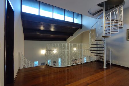 Casa de condomínio à venda com 424m², 5 quartos e 5 vagas Casa de condomínio à venda com 424m², 5 quartos e 5 vagasHall social