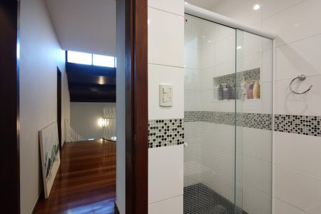 Casa de condomínio à venda com 424m², 5 quartos e 5 vagas Casa de condomínio à venda com 424m², 5 quartos e 5 vagasBanheiro