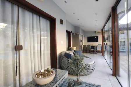 Casa de condomínio à venda com 424m², 5 quartos e 5 vagas Casa de condomínio à venda com 424m², 5 quartos e 5 vagasÁrea gourmet