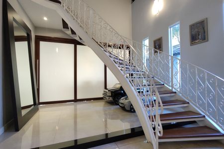 Casa de condomínio à venda com 424m², 5 quartos e 5 vagas Casa de condomínio à venda com 424m², 5 quartos e 5 vagasSala 1