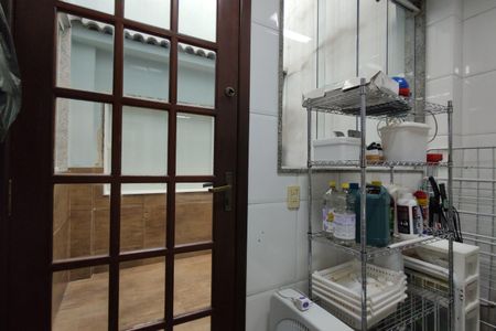 Casa de condomínio à venda com 424m², 5 quartos e 5 vagas Casa de condomínio à venda com 424m², 5 quartos e 5 vagasÁrea de Serviço