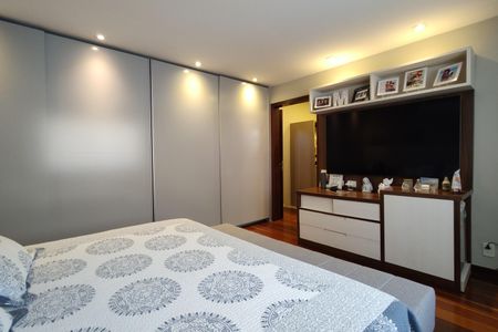 Casa de condomínio à venda com 424m², 5 quartos e 5 vagas Casa de condomínio à venda com 424m², 5 quartos e 5 vagasQuarto 4 - Suíte