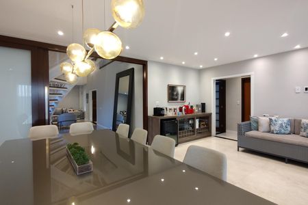 Casa de condomínio à venda com 424m², 5 quartos e 5 vagas Casa de condomínio à venda com 424m², 5 quartos e 5 vagasSala 2