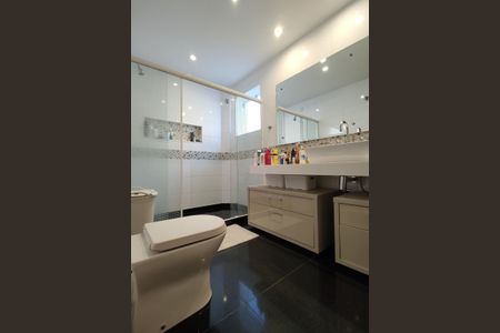 Casa de condomínio à venda com 424m², 5 quartos e 5 vagasBanheiro da Suíte 4