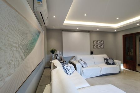 Casa de condomínio à venda com 424m², 5 quartos e 5 vagas Casa de condomínio à venda com 424m², 5 quartos e 5 vagasSala 2