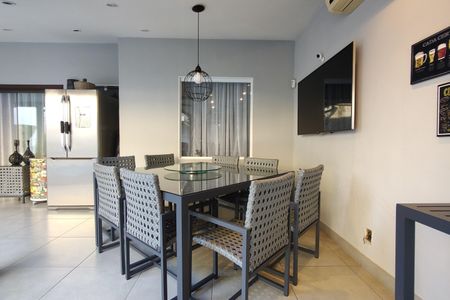 Casa de condomínio à venda com 424m², 5 quartos e 5 vagas Casa de condomínio à venda com 424m², 5 quartos e 5 vagasÁrea gourmet