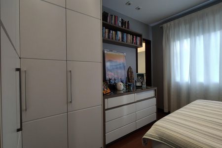 Casa de condomínio à venda com 424m², 5 quartos e 5 vagas Casa de condomínio à venda com 424m², 5 quartos e 5 vagasQuarto 2 - Suíte