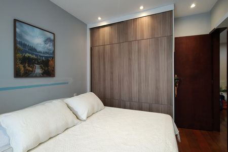 Casa de condomínio à venda com 424m², 5 quartos e 5 vagas Casa de condomínio à venda com 424m², 5 quartos e 5 vagasQuarto 2 - Suíte